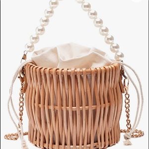 Pearl string straw bucket purse (without long gold chain)